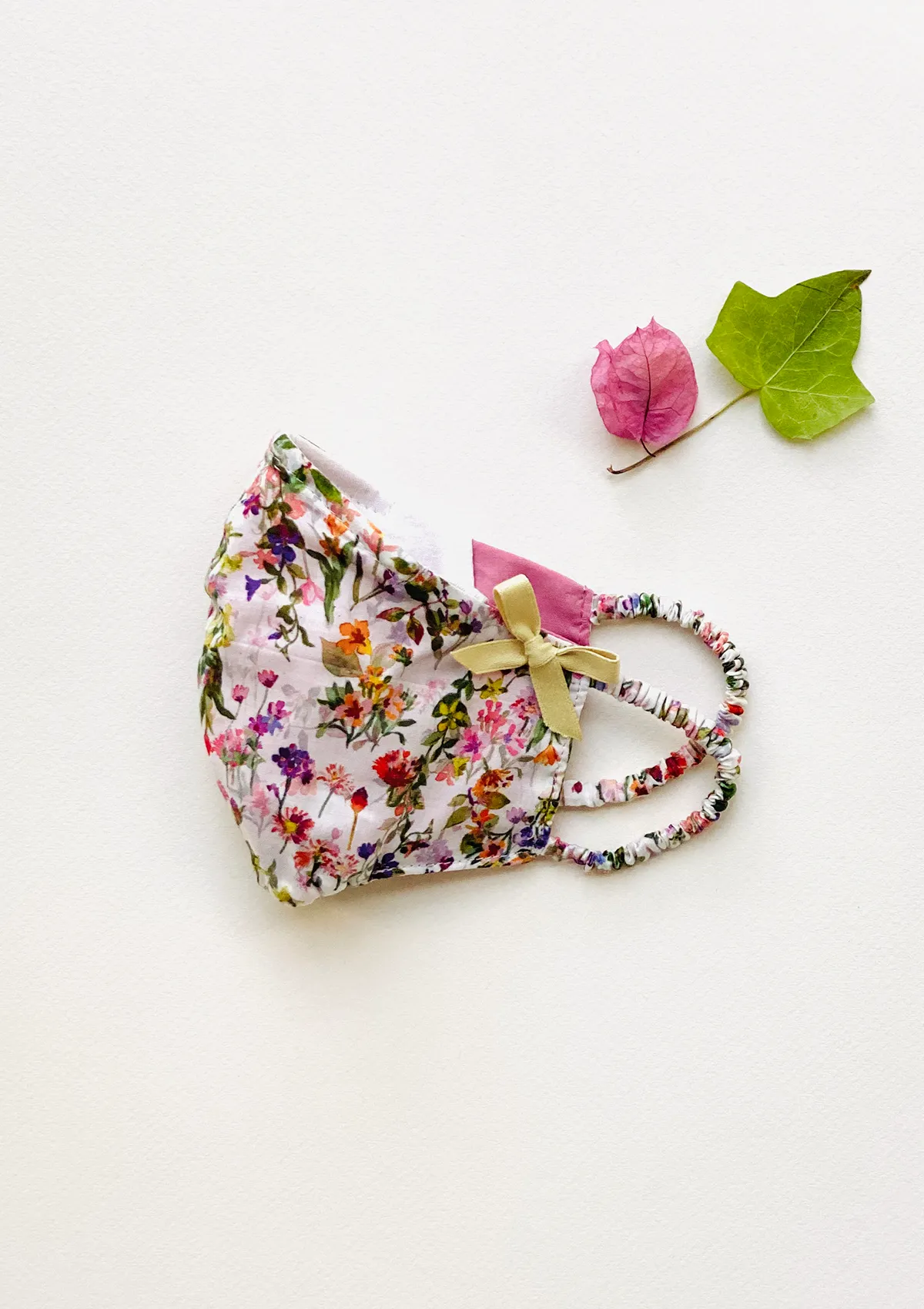 "Be Safe. Be Kind" Printed Heirloom Mask - Botanical Garden, Ivory